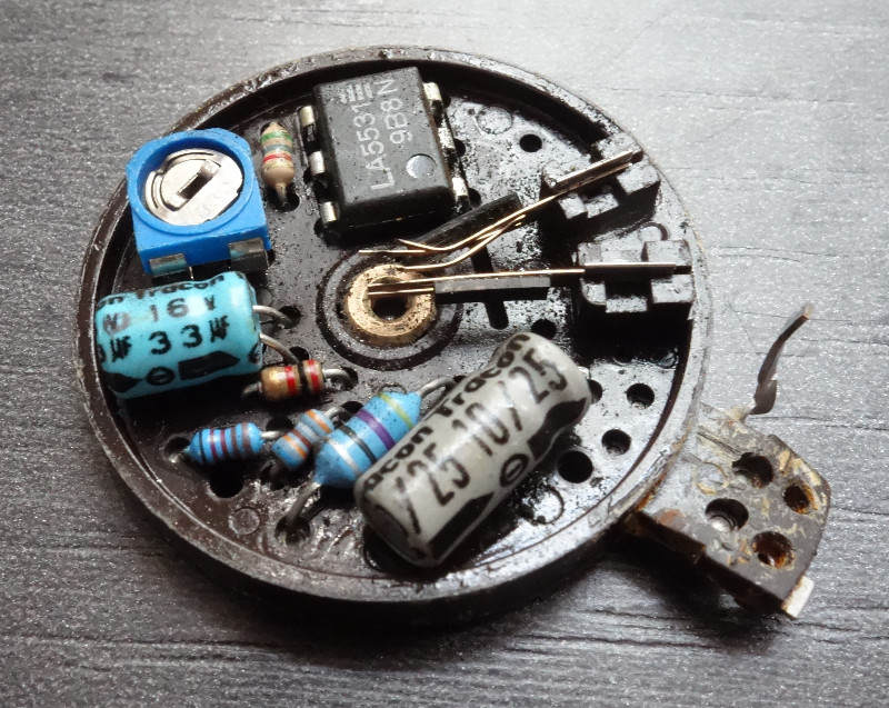 Elektronik mit Bürsten. Man beachte den Schmutz durch Abrieb!