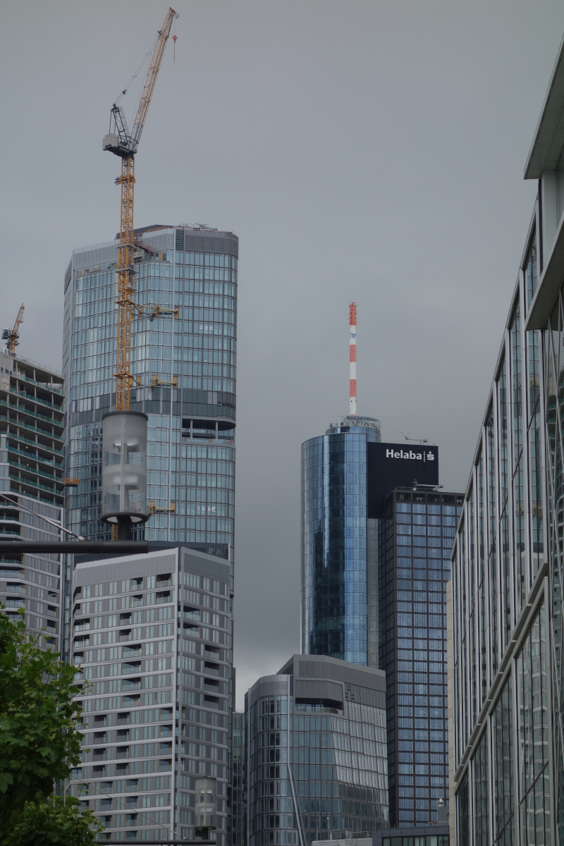 Skyline mit Maintower, dessen Signale mit 85dBµV empfangen wurden!