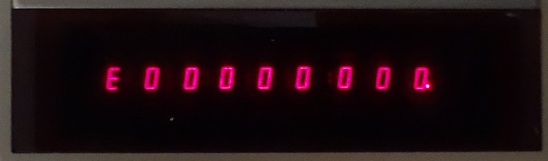 Fehleranzeige: Linke Stelle ist mit <display>E</display> ausgezeichnet, gefolgt von lauter Nullen.