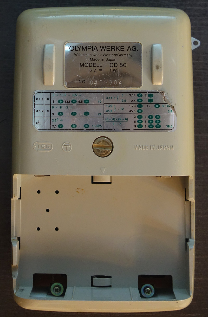 Rückseite ohne Batteriepack.